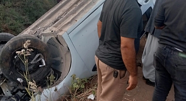 Akçakale yolunda kaza araç takla attı: yaralılar var