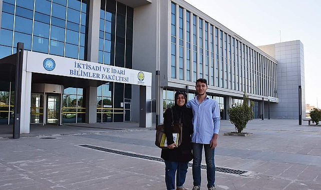 Anne ve Oğlu Aynı Sıraları Paylaşacak