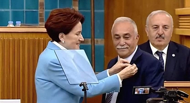 Eşref Fakıbaba resmen İYİ Parti'de! Rozetini Meral Akşener taktı