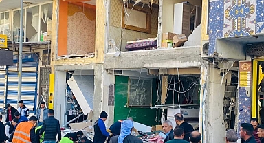 Akçakale'de bir apartmanda patlama; ortalık savaş alanına döndü