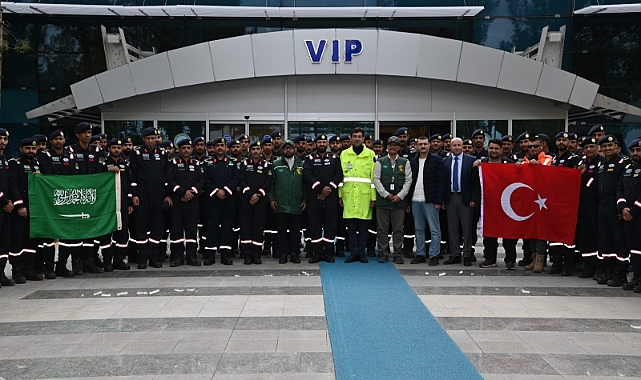 Suudi Arabistan arama kurtarma ekibi alkışlarla uğurlandı