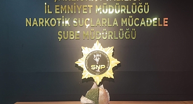 Yolcunun çantasından uyuşturucu çıktı