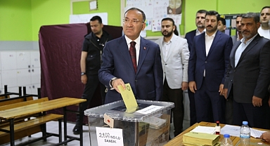 Adelet Bakanı Bozdağ, oyunu Şanlıurfa'da kullandı