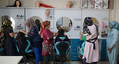 Haliliye'de başarılı kursiyerlere bakanlık onaylı sertifika veriliyor