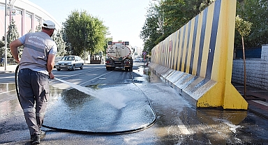 Hilvan'da cadde ve sokaklar rutin olarak temizleniyor