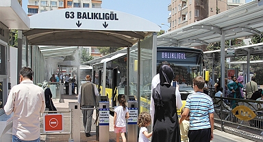 Şanlıurfa'da vatandaşlar toplu taşıma araçlarına zamlı bindi