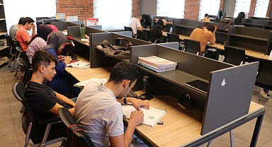 Üniversite adayları Haliliye Belediyesi kütüphanelerinde çalışıyor