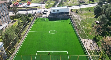 Büyükşehir'den gençlere bir halı saha daha