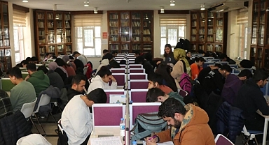 Büyükşehirin kütüphanelerinde öğrenciler geleceğe hazırlanıyor