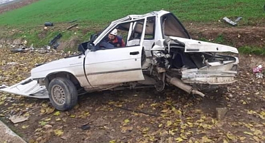 Şanlıurfa'da kaza! Araç şarampole düşerek hurdaya döndü