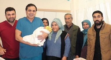 13 yıl sonra bebekleri oldu, Urfalı ailenin mutluluğu herkesi ağlattı