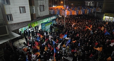 Başkan Aksoy'dan miting gibi seçim bürosu açılışı