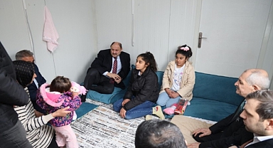 Başkan Gülpınar Adıyaman'daki depremzedeleri yalnız bırakmadı