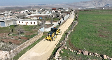 Bozova Kırsalında Üstyapı Çalışmaları Sürüyor
