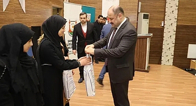 Şanlıurfa'da hafız çocuklara tablet hediye edildi