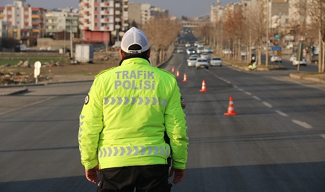 Şanlıurfa'da kırmızı ışık ihlali yapan sürücüler dron ile tespit edildi