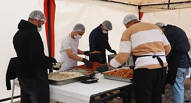 Büyükşehir Belediyesi her gün 500 aileye iftar menüsü dağıtıyor