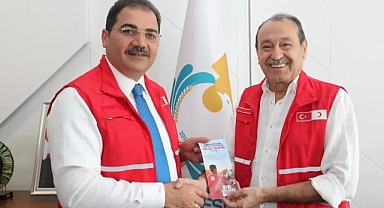 Başkan Canpolat'tan Kızılay'a kurban bağışı