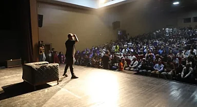 Viranşehir'de '' Zikopişto '' Rüzgarı : Erdal Kaya'dan Kahkaha Dolu Gece