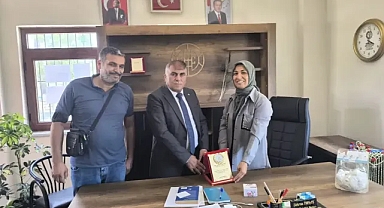 Başkan Halil Güneş'ten Birecik İlçesi Mezrası Mahallesi Kadın Muhtarı Şükran İmrak 'a Destek