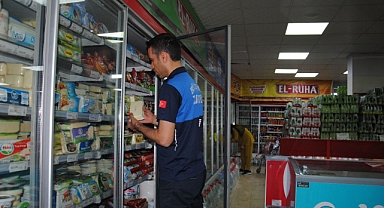 Büyükşehir Zabıtası, Sağlıksız Ürünlere Geçit Vermiyor