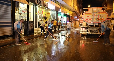 Viranşehir’de Yaz Temizliği Seferberliği: 4 Ana Cadde Baştan Sona Yıkandı!