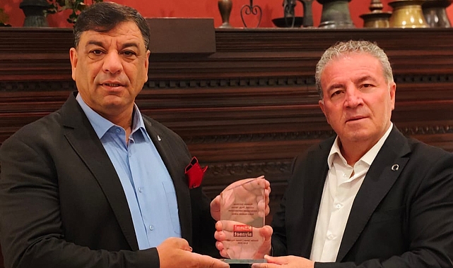 Halil Aslan’a Kanal Siyaset’ten “Yılın En Başarılı Siyasetçisi” Ödülü