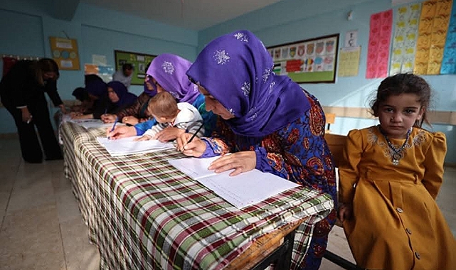 Viranşehir’de Öğretmenlerden Anlamlı Proje: Anneler ve Çocuklar Aynı Sırada!