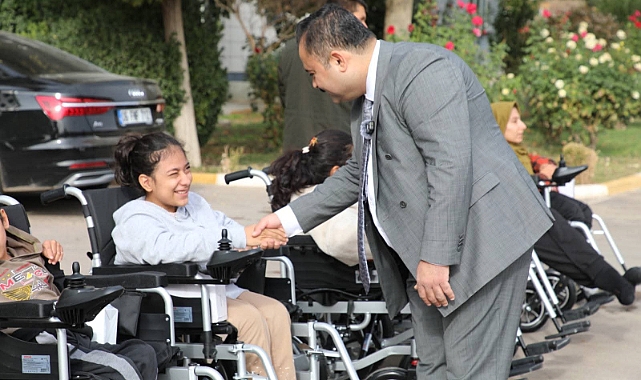 Viranşehir Belediyesinden Engelli Bireylere Akülü Sandalye Desteği