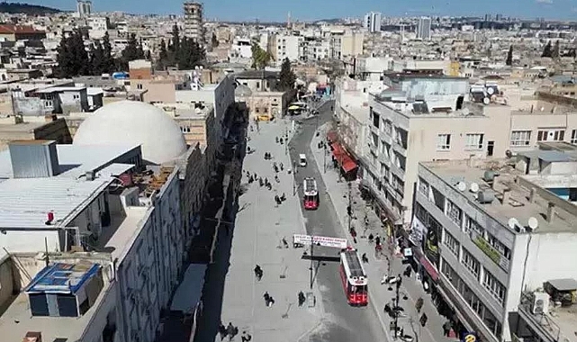 Şanlıurfa’da Tarihi Sokaklarda Golf Aracı, Caddede Nostaljik Tramvay Dönemi