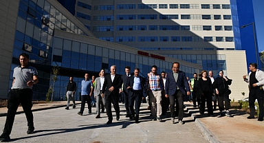 Şanlıurfa Şehir Hastanesi Gün Sayıyor: Vali Şıldak Son Hazırlıkları Yerinde İnceledi
